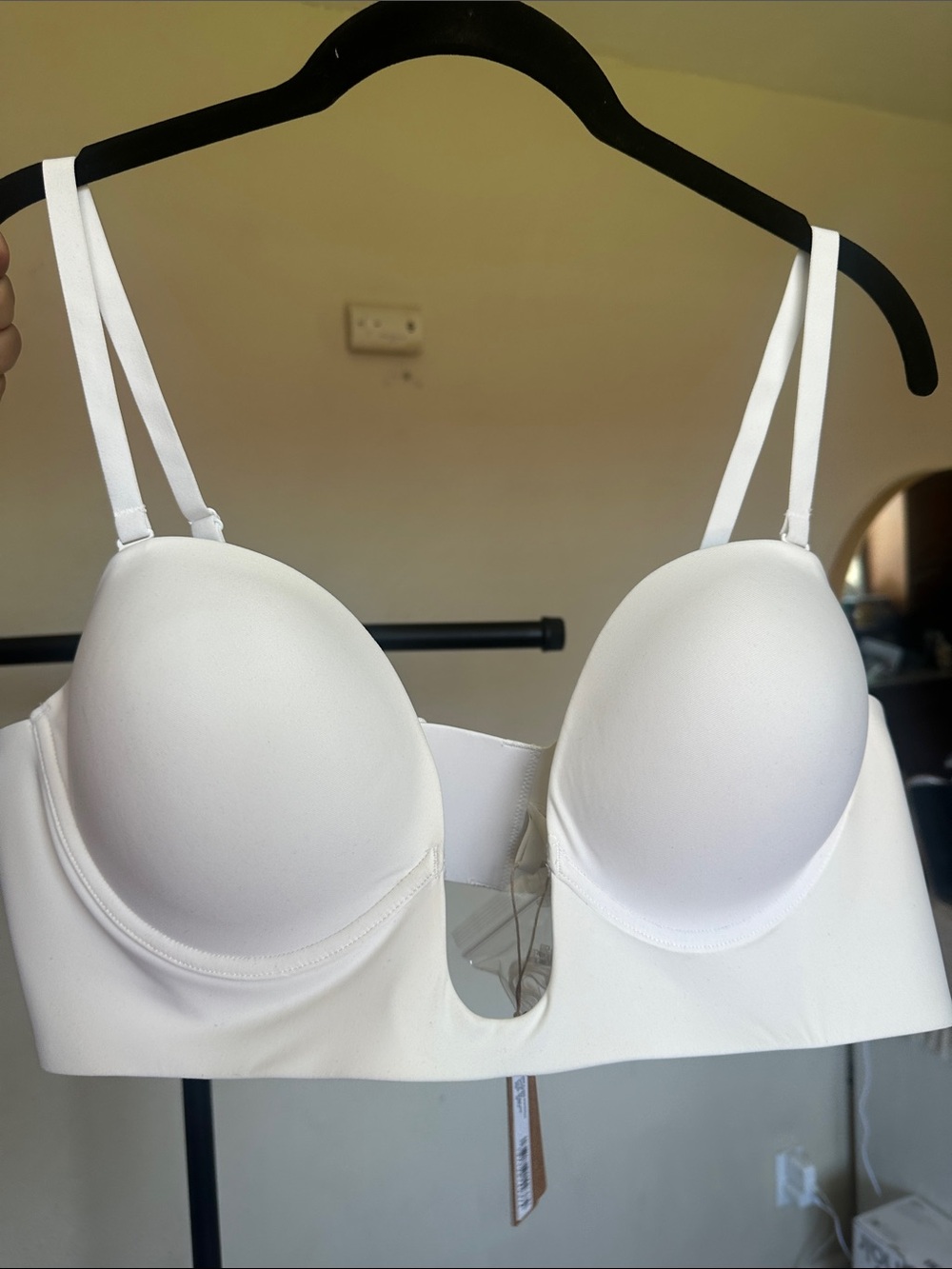 SKIMS White Seamless Plunge Bra with Convertible Straps